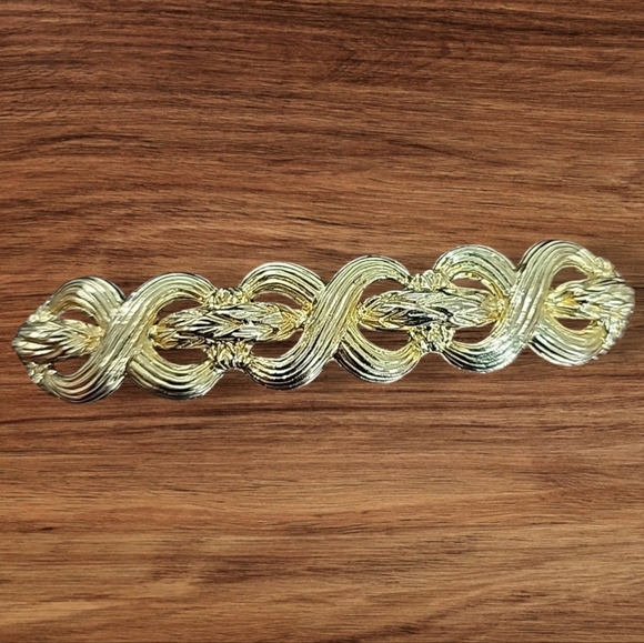 VINTAGE IVANA TRUMP GOLD TONE BROOCH PIN Signed - Picture 1 of 3